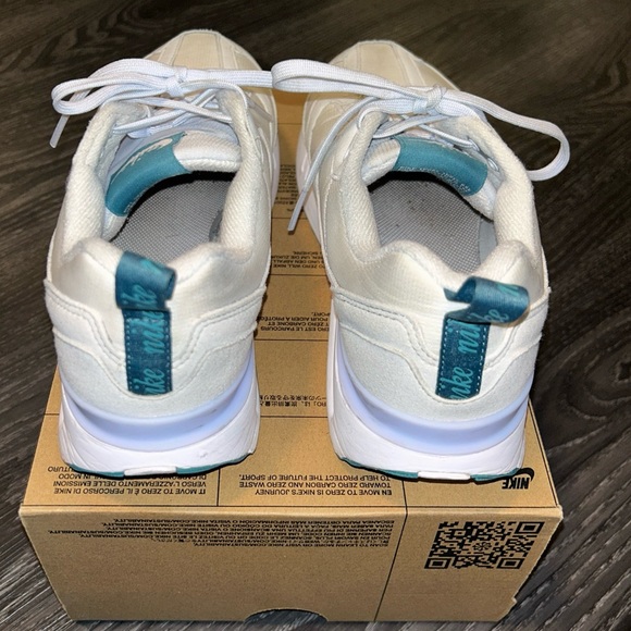 Nike Air Max Dawn (GS) Size 6y Athletic Shoes - Picture 6 of 7